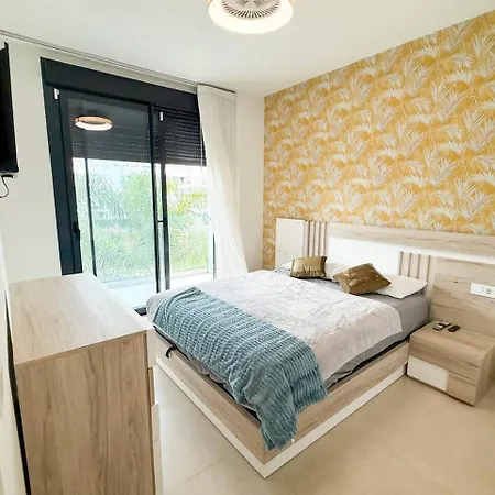 Apartment Torremar Luxe: Upscale 2bed By The